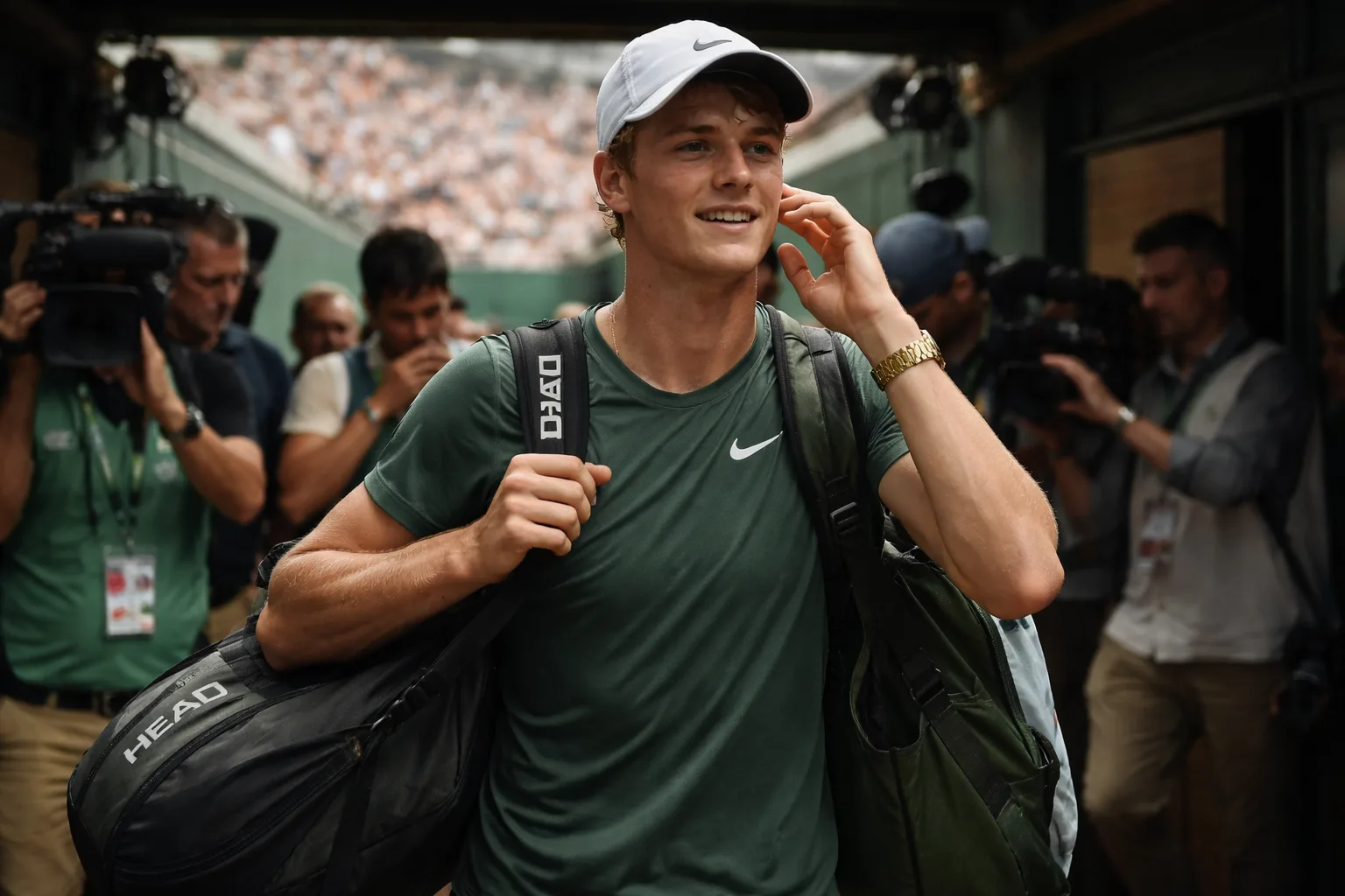 Jannik Sinner celebrating his match victory on the red clay of Monte Carlo.